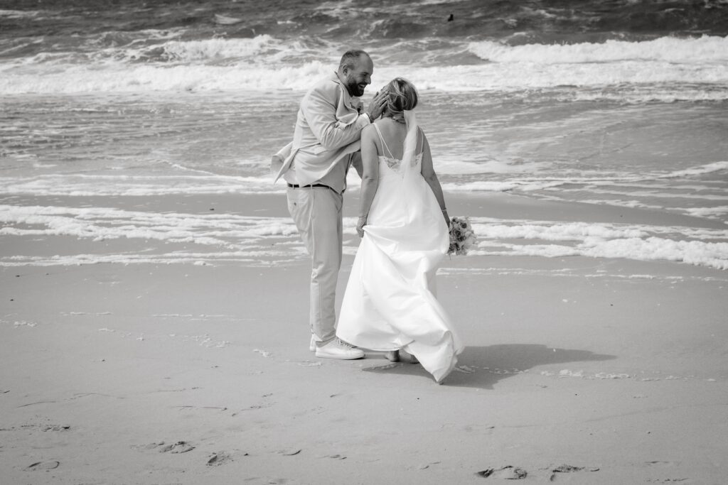 Sylt Hochzeit Strand Brautpaar Meer Heiraten Nordsee Sylthochzeit